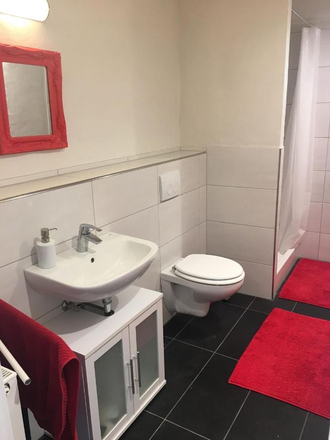 Mayen, Im Mohren, Privatzimmer Nr1, Waldrand, Nahe Nurburgring & Burg Eltz, Gemeinschaftsbad Eksteriør bilde